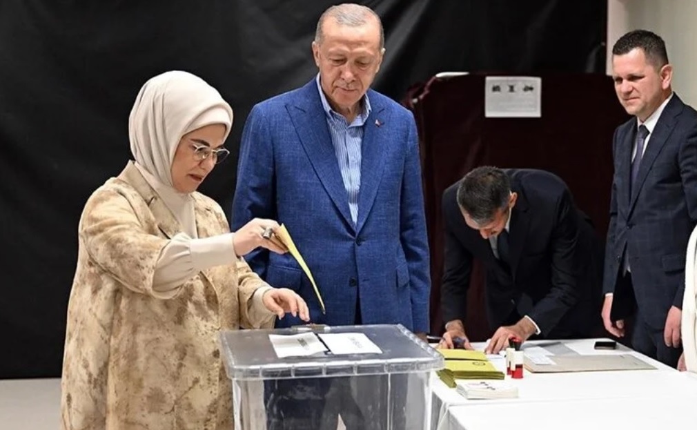 Emine Erdoğan'dan seçim paylaşımı