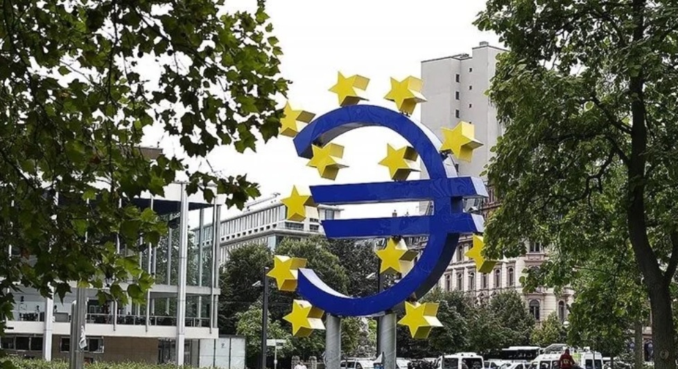 Avro Bölgesi'nde şirket kredileri giderek daha fazla ivme kaybediyor