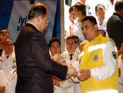 Hayat Kurtaran Sağlık Personeli Miskin'e Ödül
