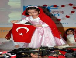 Okuma Yazma Bilmeyen Miniklerin Çanakkale Programı İzleyenleri Ağlattı