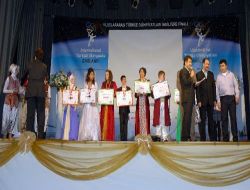 Türkçe Olimpiyatları İngiltere Finalinde Muhsin Yazıcıoğlu'nun 'üşüyorum' Şiiri Birinci Oldu