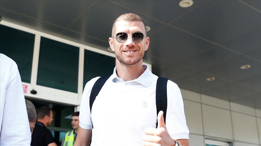 Edin Dzeko, Fenerbahçe için İstanbul'a geldi