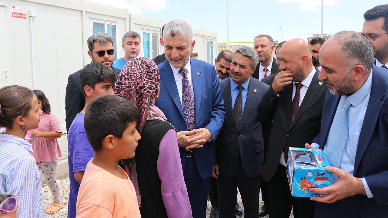 Ticaret Bakanı Bolat konteyner kenti gezdi