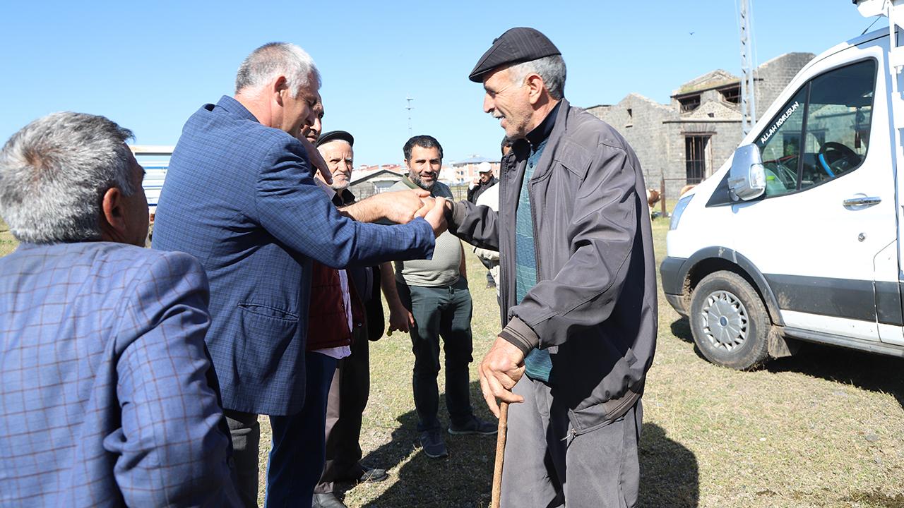 Kurbanlıklar sıkı pazarlıklarla alıcı buluyor