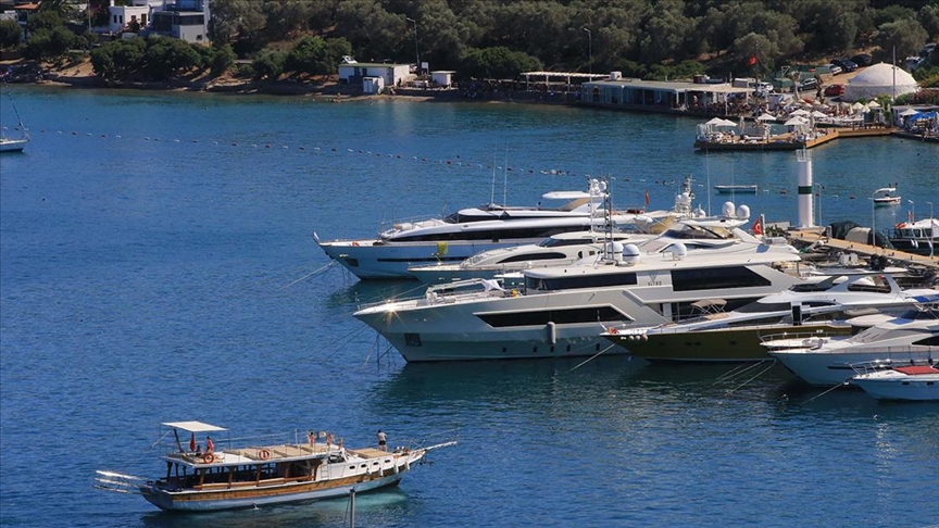 Bodrum'da koylar MİLYON DOLARLIK yatları ağırlıyor