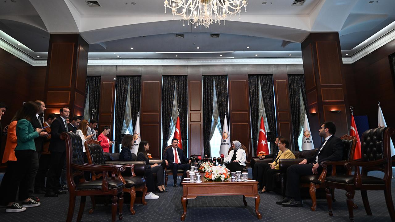 AK Parti Genel Merkezi'nde bayramlaşma