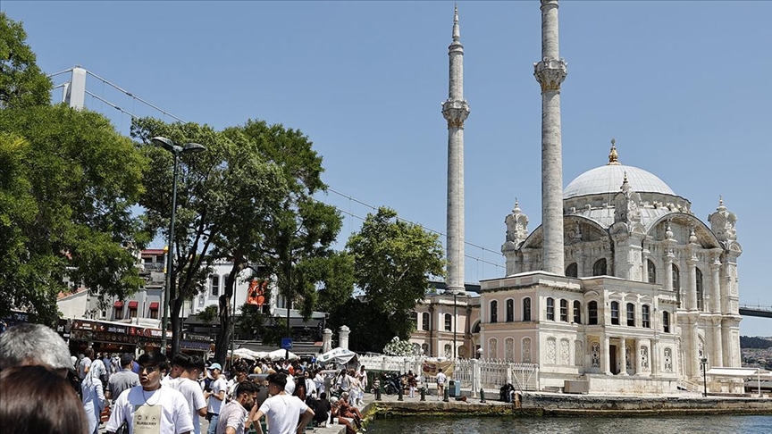 İstanbul'un tarihi ve turistik yerlerinde bayram yoğunluğu