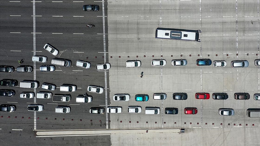 Tatilcilerin dönüş yolculuğu sürüyor