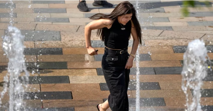 Pekin'de aşırı sıcak: Açık havadaki işler durduruldu