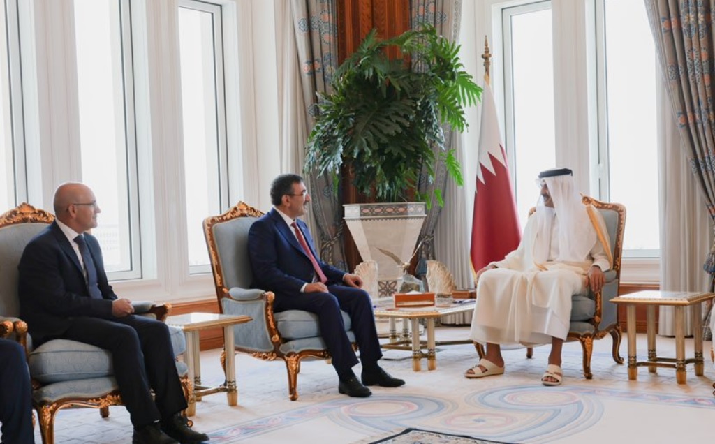 Cumhurbaşkanı Yardımcısı Yılmaz ve Bakan Şimşek Katar Emiri Al Thani ile görüştü