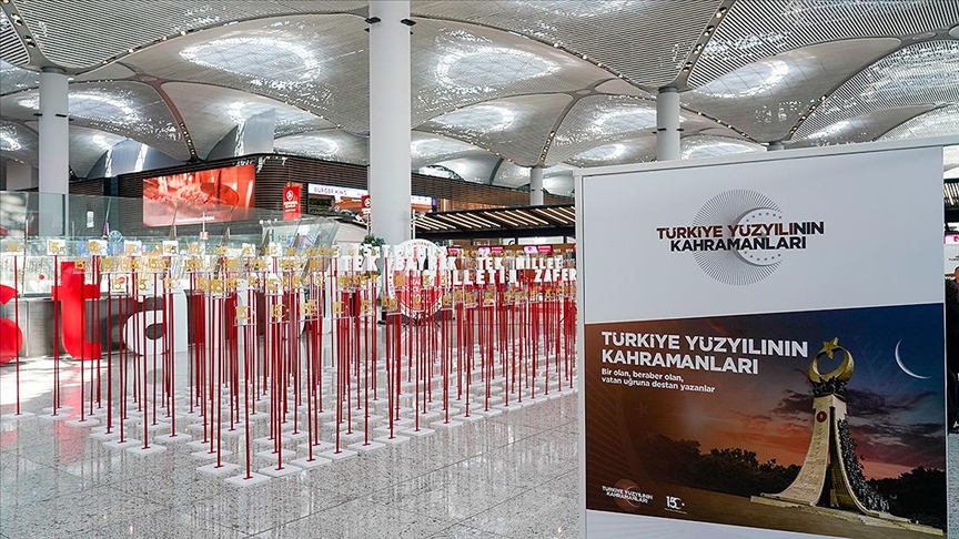 İstanbul Havalimanı'nda "Türkiye Yüzyılının Kahramanları" fotoğraf sergisi açıldı