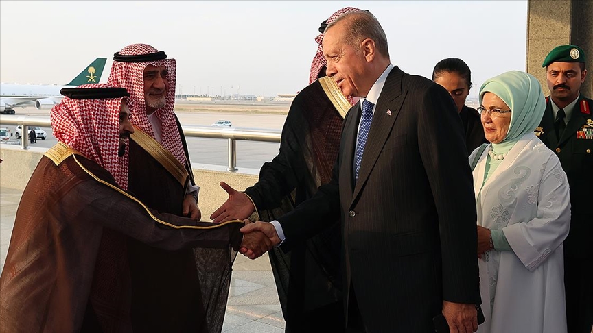 Cumhurbaşkanı Erdoğan Suudi Arabistan'da..