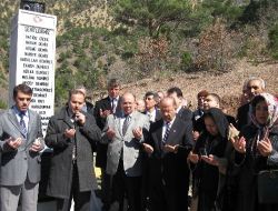 Yozgat Valisi, 5 Yıl Önce Heyelanda Kaybettiği Annesi İçin Dua Etti