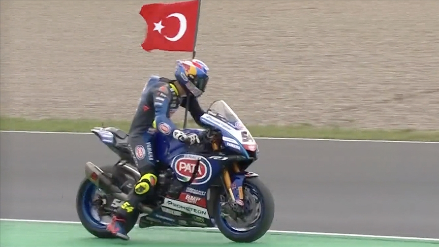 Milli motosikletçi Toprak Razgatlıoğlu, Çekya'da "superpole" yarışını kazandı