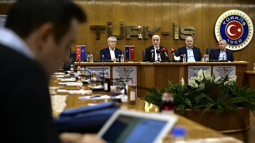Türkiye'nin en büyük işçi konfederasyonu 71 yaşında!