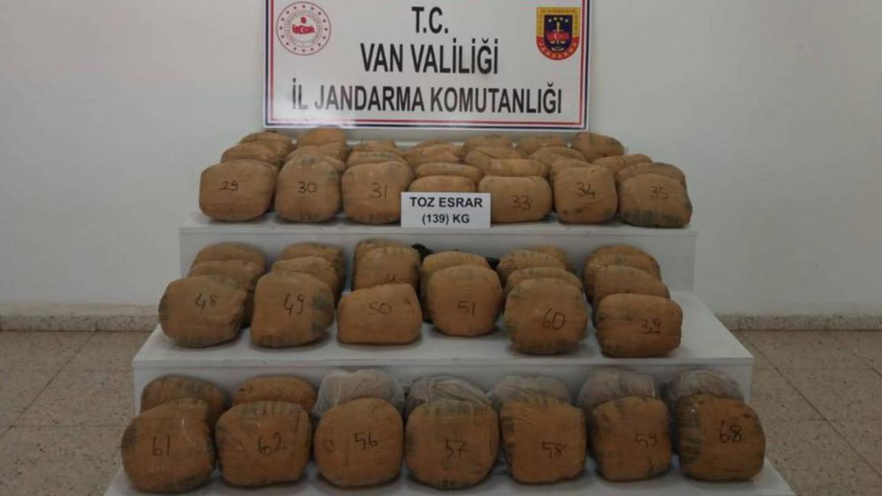 Van'da 139 kilogram esrar ele geçirildi