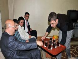 Başkan Çoban Öğrenci Evine Konuk Oldu, Öğrenciler Şaşkınlarını Gizleyemedi