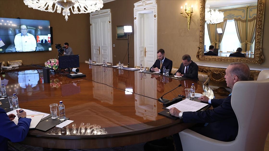 Erdoğan, Malezya Başbakanı İbrahim ile video konferans görüşmesi gerçekleştirdi