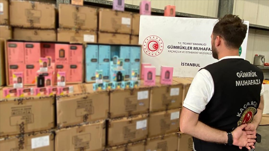 Pendik Limanı'nda 43 bin 200 kaçak elektronik sigara ele geçirildi!