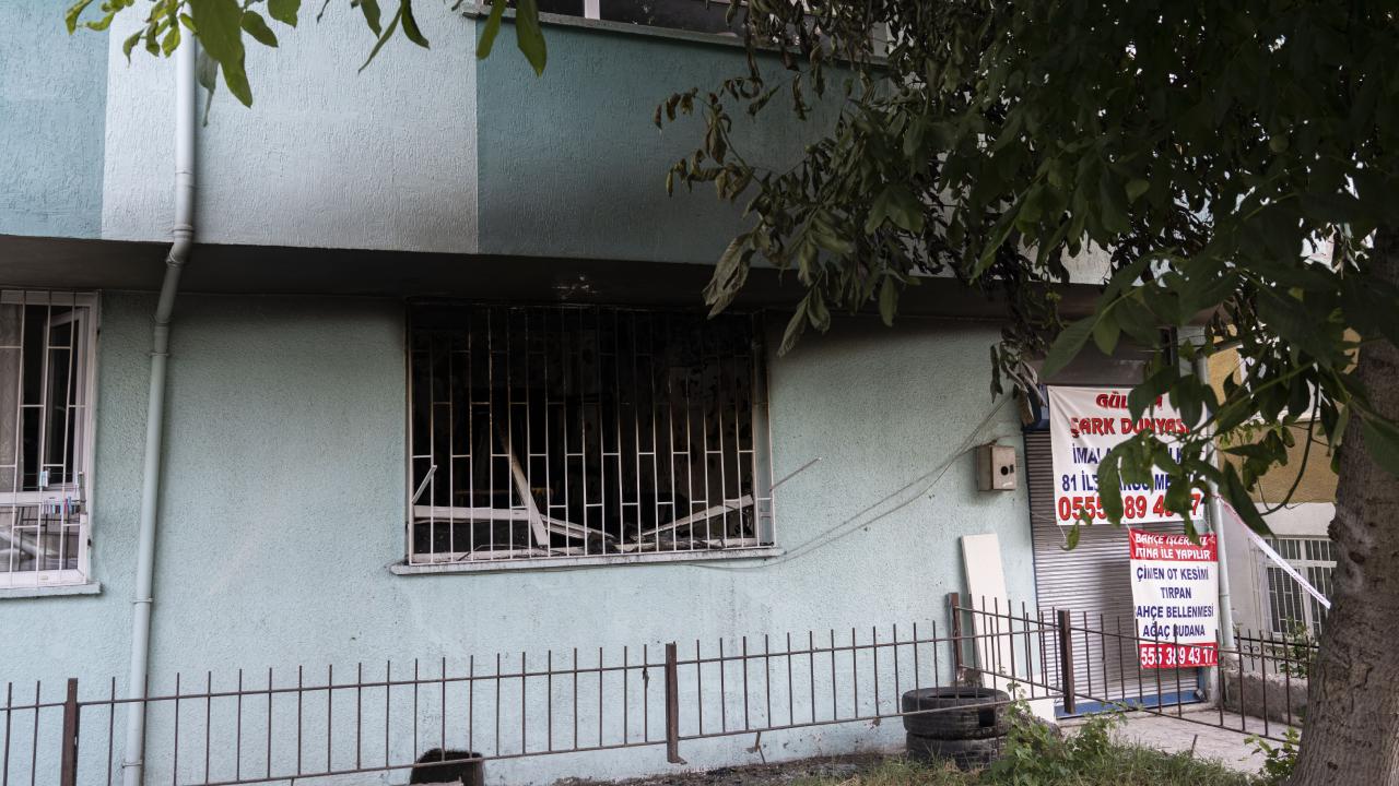 Ankara'da bir apartmanda çıkan yangında 6 kişi dumandan etkilendi