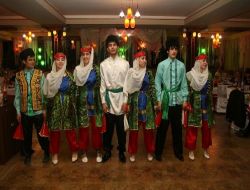 Kazakistan'daki Azerilerin Nevruz Coşkusu Kafkas Danslarıyla Başladı