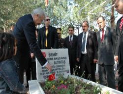 Osmaniye'deki Şehit Mezarları Başında Duygulu Anlar Yaşandı