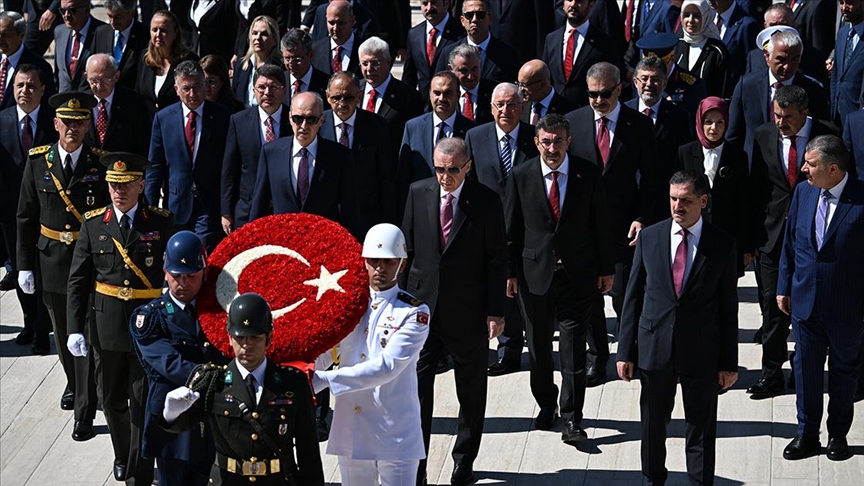 Bakanlardan '30 Ağustos Zafer Bayramı' mesajları