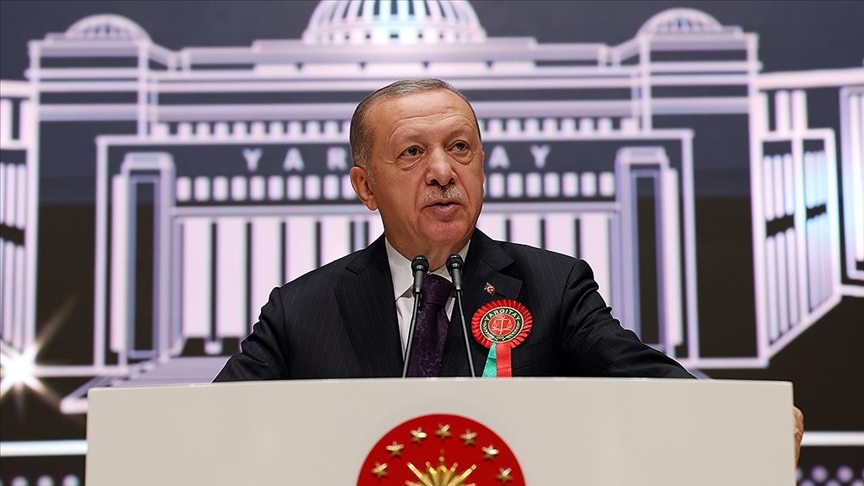 Erdoğan: Meclis'in açılışıyla birlikte yeni anayasa girişimlerimizi tekrar başlatacağız