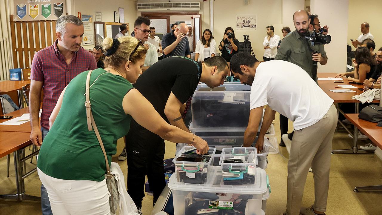 İETT araçlarında unutulan eşyalar açık artırmayla satıldı