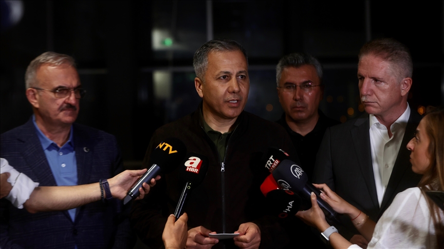 Yerlikaya: İstanbul'da suların tahliyesi için çalışmalar sabaha kadar kesintisiz devam edecek