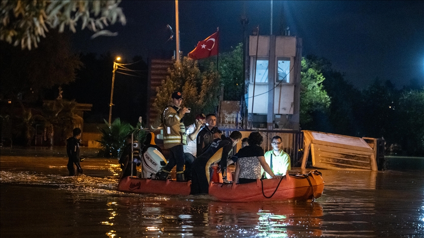 İstanbul'da sel sularına kapılan 2 kişi hayatını kaybetti!