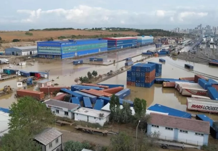Sel sularının bastığı HALKALI GÜMRÜĞÜ'NDE son durum
