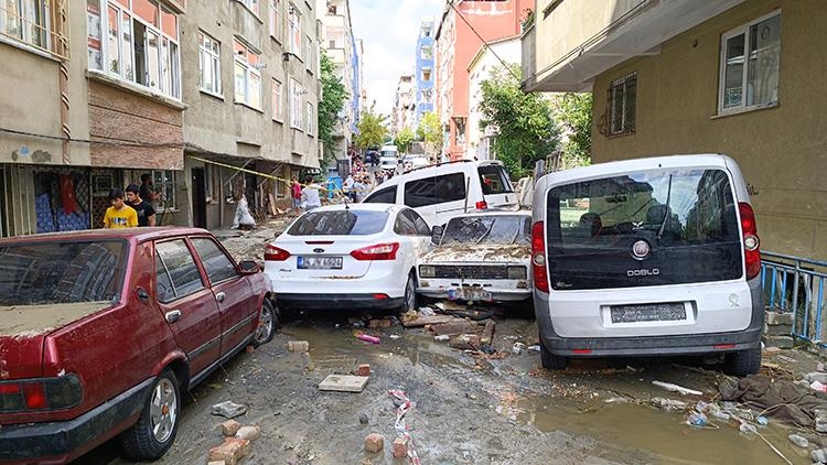 İstanbul'da selden etkilenen hanelere 15 bin lira yardım