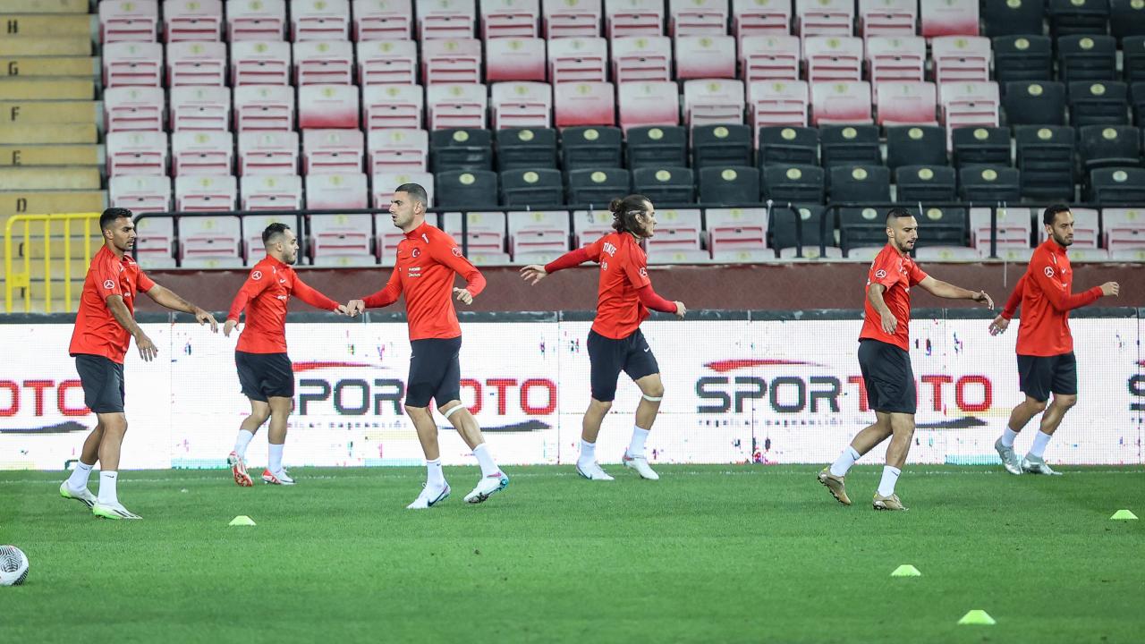 Milli Takım Ermenistan maçı hazırlıklarını tamamladı