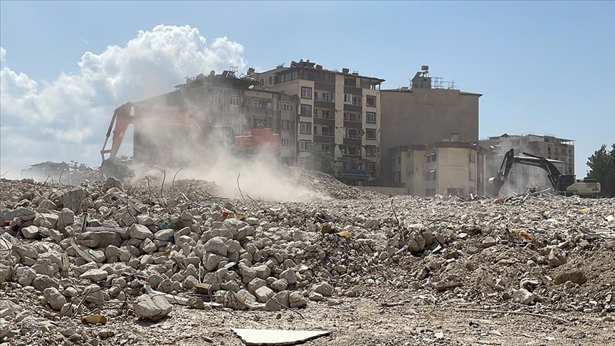 Deprem bölgesindeki inşa faaliyetlerinde kullanılacak eşyanın ithalatına getirilen esneklik yıl sonuna uzatıldı