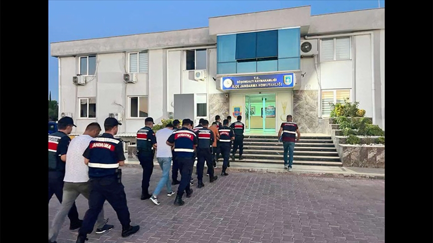 İçişleri Bakanı Yerlikaya, 8 ilde düzenlenen operasyonlarda 42 zehir tacirinin yakalandığını bildirdi