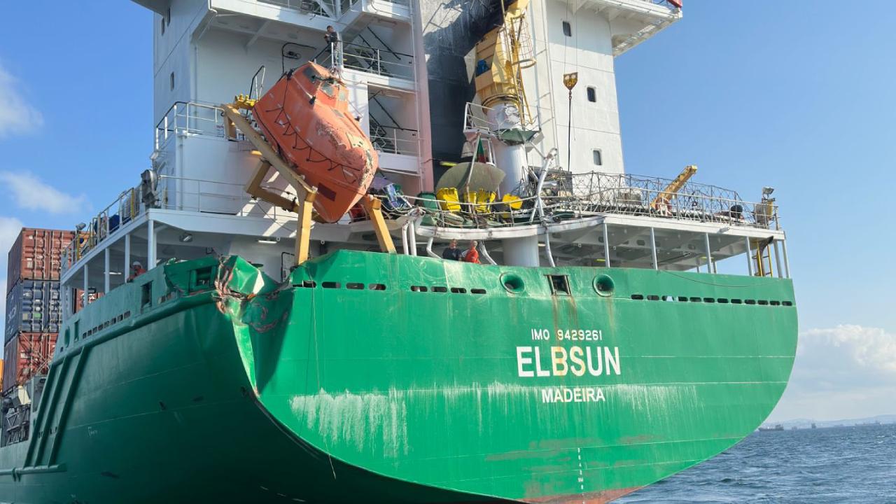 Ahırkapı açıklarında iki gemi çarpıştı!