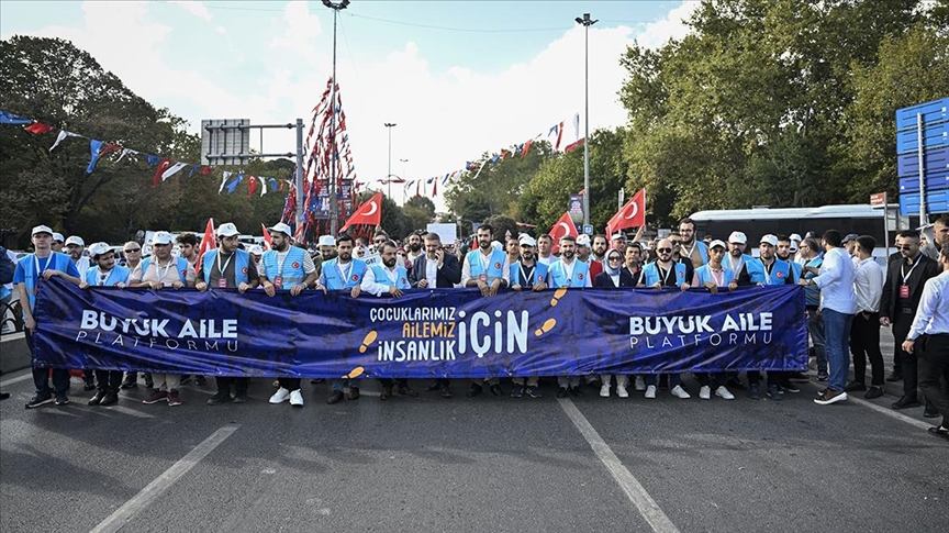 'Büyük Aile Buluşması' sessiz yürüyüşle tamamlandı