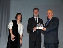 Başkan Saral, 2009 Yılının Başarılı İlçe Belediye Başkanı Seçildi