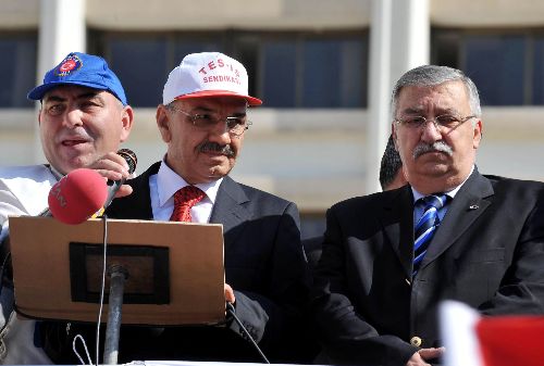 Hükümet, Türk-İş ile anlaştı; kamu işçileri yüzde 3 + 5,5 zam alacak