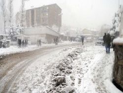 Kar Yağışı Nedeniyle Ulaşımda Aksamalar Yaşanıyor!!