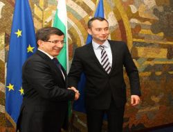 Bakan Davutoğlu, Bulgaristan'daki Temaslarına Başladı