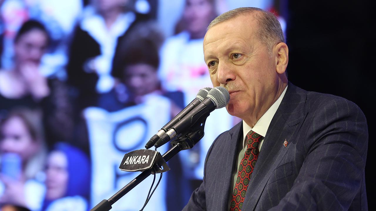 Erdoğan'dan AK Parti 4. Olağanüstü Büyük Kongresi'nde emekli memurlara müjde