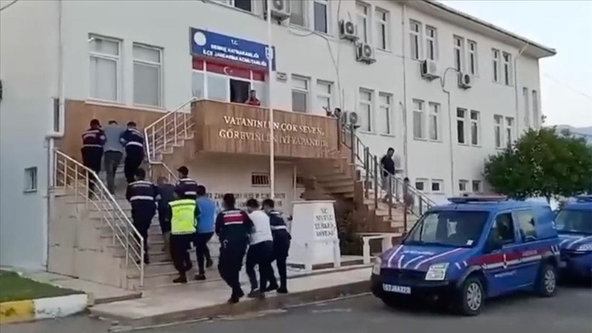 Bakan Yerlikaya, 62 göçmen kaçakçısının tutuklandığını bildirdi