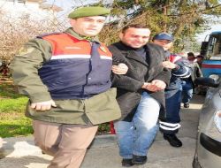 Ana İle Kızın Katil Zanlısı, Adliyeye Getirilirken Ağladı