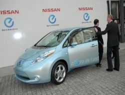 Nissan, İngiltere'de Üreteceği Elektrikli Otomobili Tanıttı