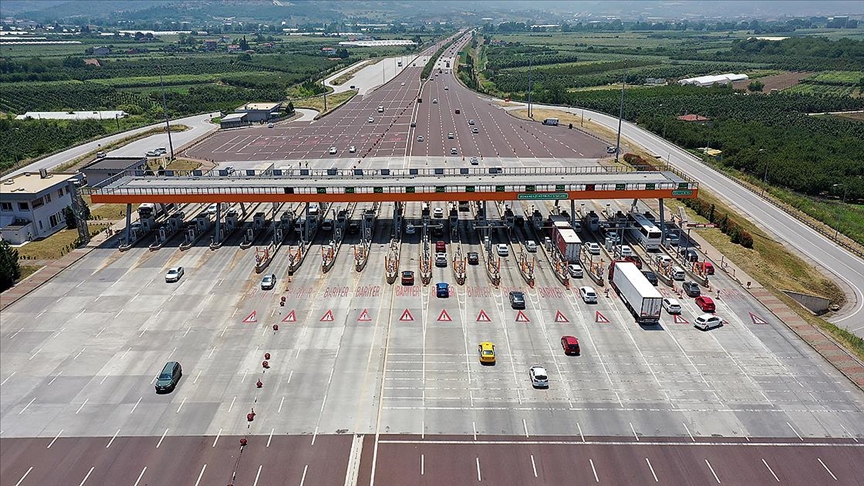 Otoyol ve köprü geçiş ücretlerinde bugünden itibaren geçerli olan düzenleme Ocak 2024'e ertelendi