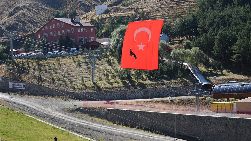 Jandarmadan Cumhuriyet'in 100. yılında "Her yerde göreve hazırız" mesajı