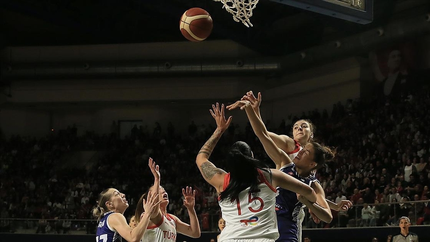 Türkiye potada farklı kazandı