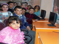 Sanatçı Göğebakan, Salihli'de Okuma Salonu Açılışına Katıldı